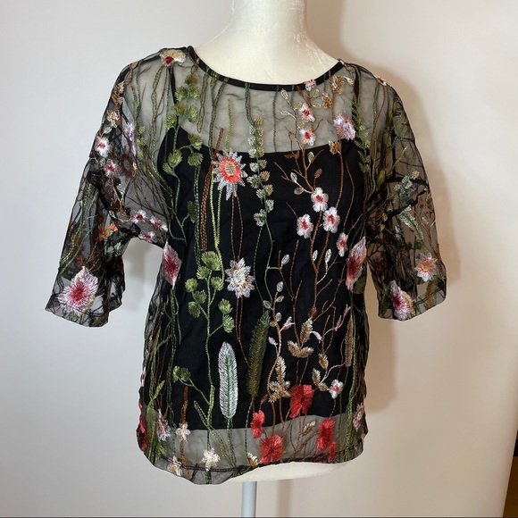 Floral Top - Picture 2 of 3